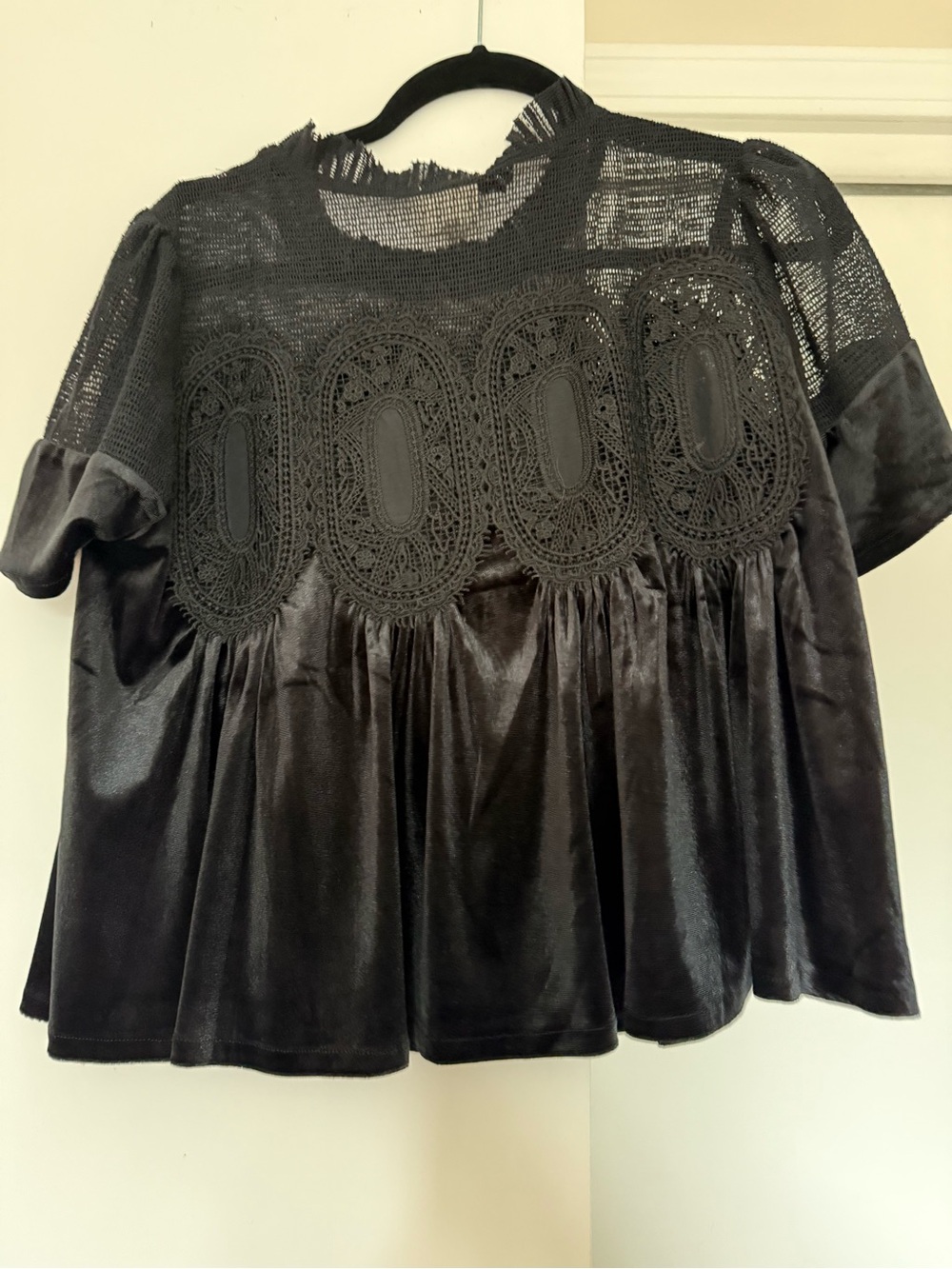 En Elly Anthroplogie Black Lace-Accent Velvet Women's Top - Picture 7 of 9